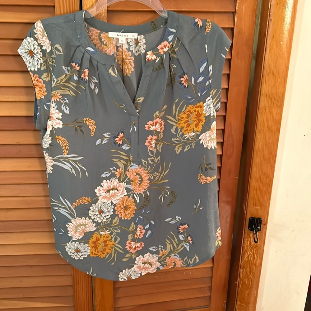 Fun 2 Fun Floral Blouse in Gray and Orange